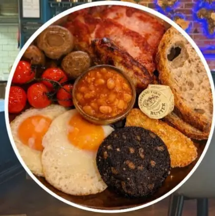 Full breakfast with eggs, bacon, beans and toast